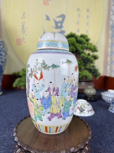 古玩陶瓷百子鬧春彩繪蓋罐拍賣,當(dāng)前價(jià)格12800元