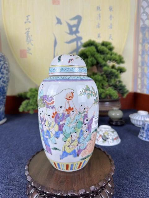 古玩陶瓷百子鬧春彩繪蓋罐拍賣,當(dāng)前價(jià)格12800元