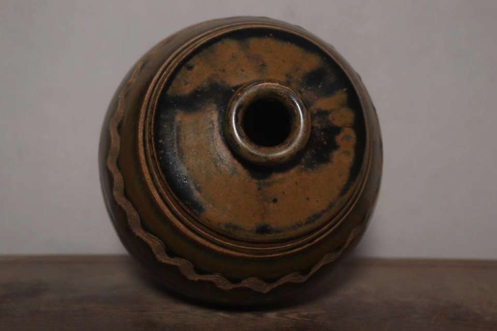 古玩陶瓷磁州窯褐釉刻水波紋梅瓶拍賣，當前價格3600元
