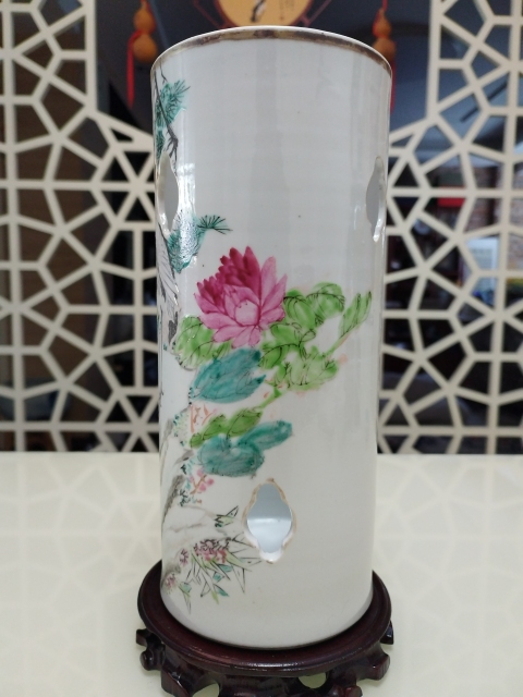 古玩陶瓷花鳥(niǎo)紋彩繪帽筒拍賣,當(dāng)前價(jià)格2880元
