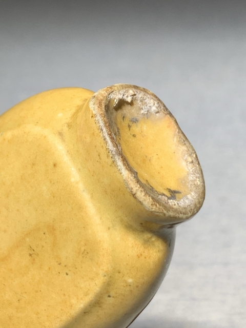 古玩陶瓷黃釉鼻煙壺拍賣,當前價格1200元