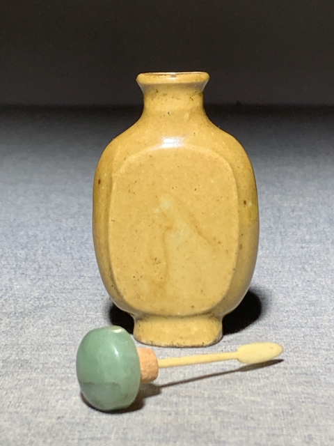 古玩陶瓷黃釉鼻煙壺拍賣,當前價格1200元