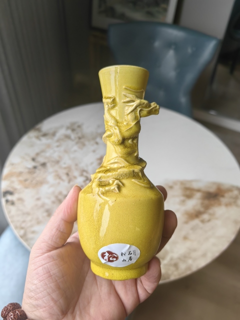 古玩陶瓷檸檬黃釉貼塑螭龍紋撇口賞瓶拍賣，當前價格5888元