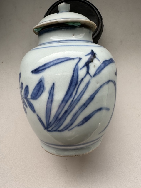 古玩陶瓷順治·青花洞石花卉紋蓋罐拍賣，當(dāng)前價(jià)格9800元