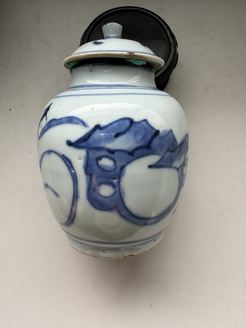 古玩陶瓷順治·青花洞石花卉紋蓋罐拍賣，當(dāng)前價(jià)格9800元