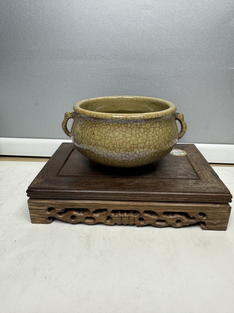 古玩陶瓷乾隆·黃哥釉雙耳爐拍賣,當前價格3600元
