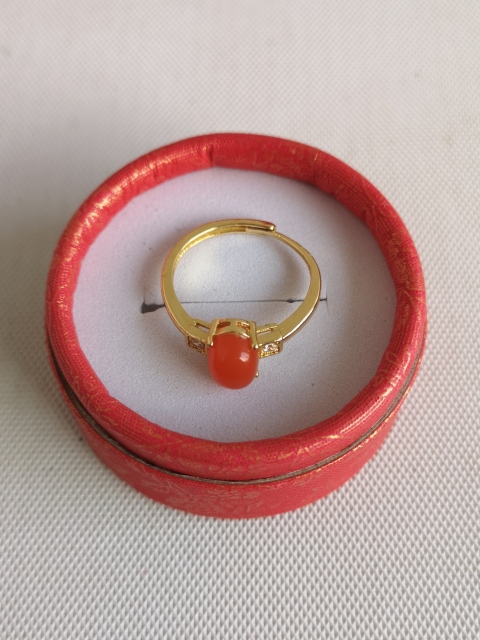 古玩玉器南紅瑪瑙鑲嵌戒指拍賣,當前價格298元