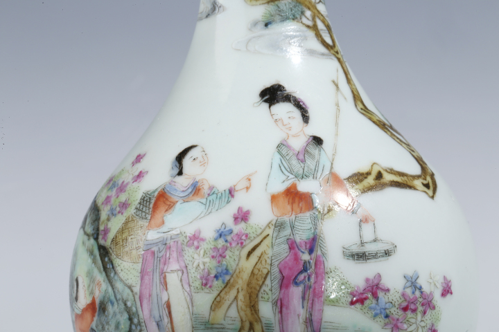 古玩陶瓷民國·粉彩麻姑獻(xiàn)壽紋蒜頭瓶
真品鑒賞圖