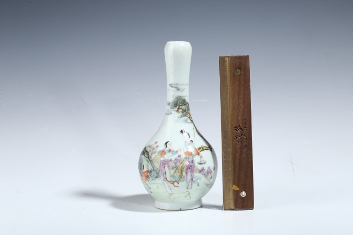 古玩陶瓷民國·粉彩麻姑獻(xiàn)壽紋蒜頭瓶
真品鑒賞圖