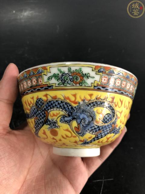古玩陶瓷黃地粉彩雙龍戲珠三才蓋碗一套拍賣，當前價格1880元