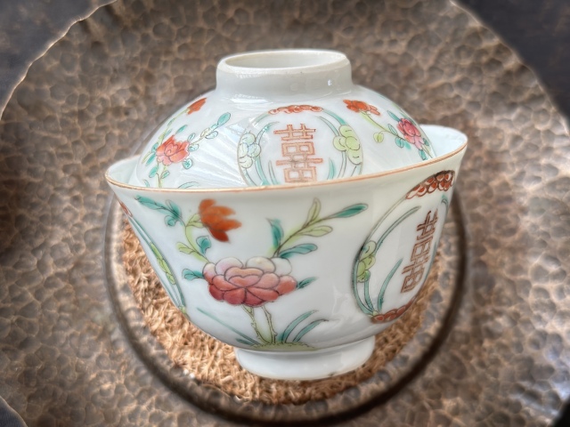 古玩陶瓷粉彩花卉紋喜字蓋碗拍賣，當前價格4360元