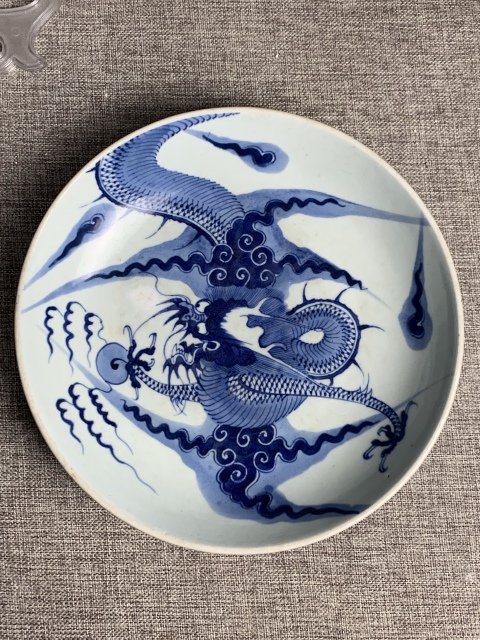 古玩陶瓷過墻龍紋青花盤真品鑒賞圖