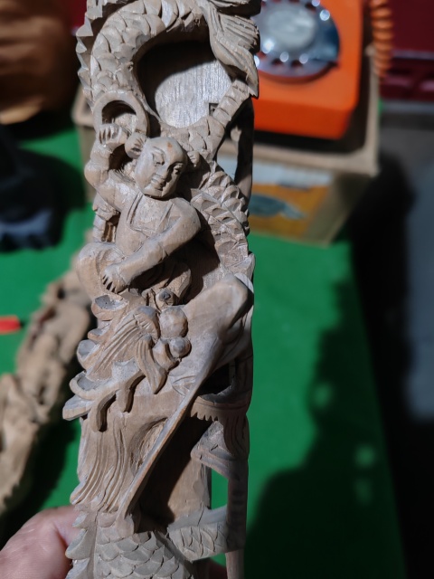 古玩雜項(xiàng)木雕人物龍柱拍賣，當(dāng)前價(jià)格888元