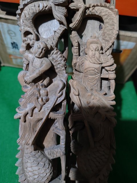 古玩雜項(xiàng)木雕人物龍柱拍賣，當(dāng)前價(jià)格888元