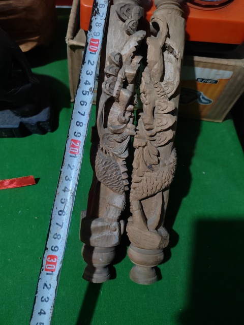 古玩雜項(xiàng)木雕人物龍柱拍賣，當(dāng)前價(jià)格888元