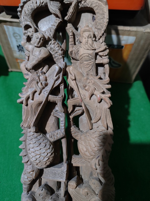 古玩雜項(xiàng)木雕人物龍柱拍賣，當(dāng)前價(jià)格888元