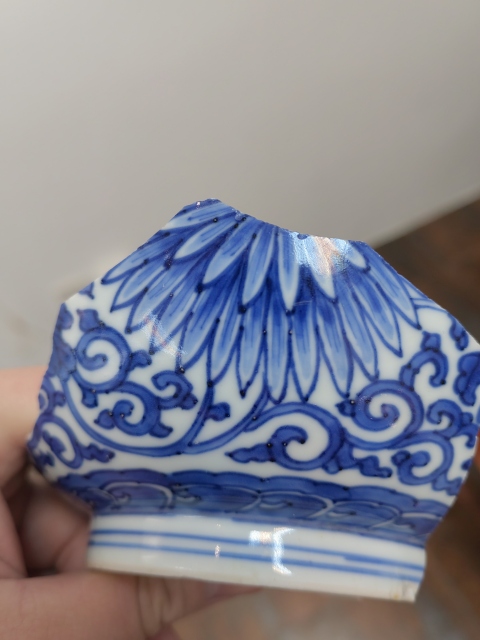 古玩陶瓷康熙早期細路青花扁菊紋碗標本拍賣,當前價格400元