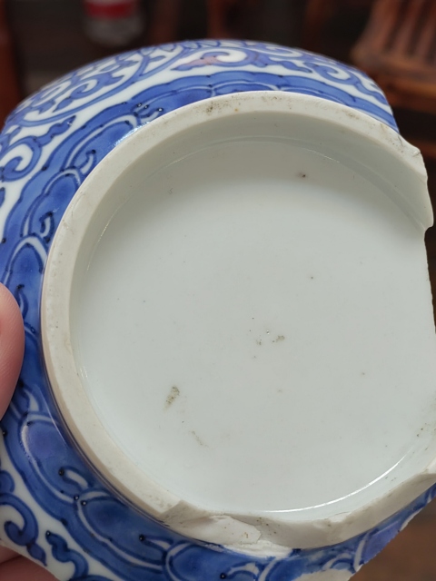 古玩陶瓷康熙早期細路青花扁菊紋碗標本拍賣,當前價格400元