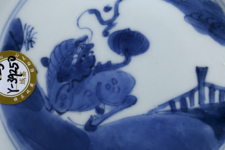 古玩陶瓷清康熙·青花麒麟望月紋折沿盤拍賣,當前價格2600元