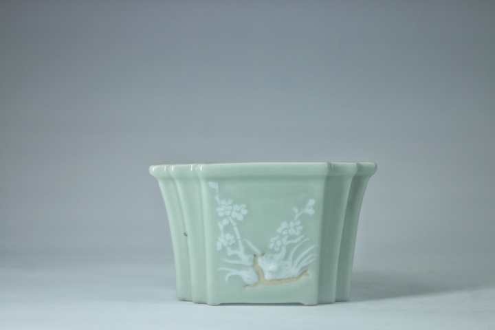 古玩陶瓷晚清·豆青釉加白花鳥(niǎo)紋菖蒲盆拍賣(mài)，當(dāng)前價(jià)格1288元