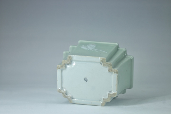 古玩陶瓷晚清·豆青釉加白花鳥(niǎo)紋菖蒲盆拍賣(mài)，當(dāng)前價(jià)格1288元