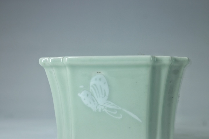 古玩陶瓷晚清·豆青釉加白花鳥(niǎo)紋菖蒲盆拍賣(mài)，當(dāng)前價(jià)格1288元