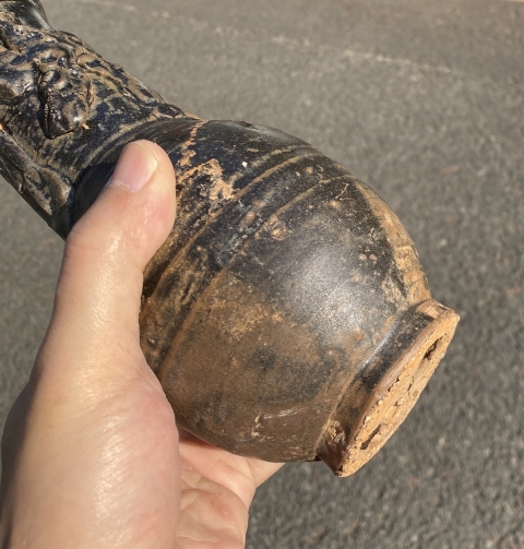 古玩陶瓷黑釉貼塑龍紋瓶拍賣,當前價格7600元