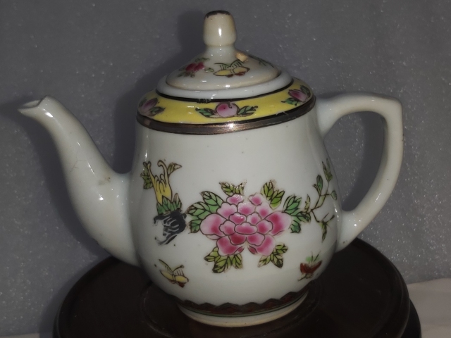 古玩陶瓷花果紋執壺拍賣,當前價格680元