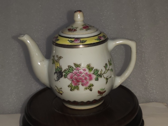古玩陶瓷花果紋執壺拍賣,當前價格680元