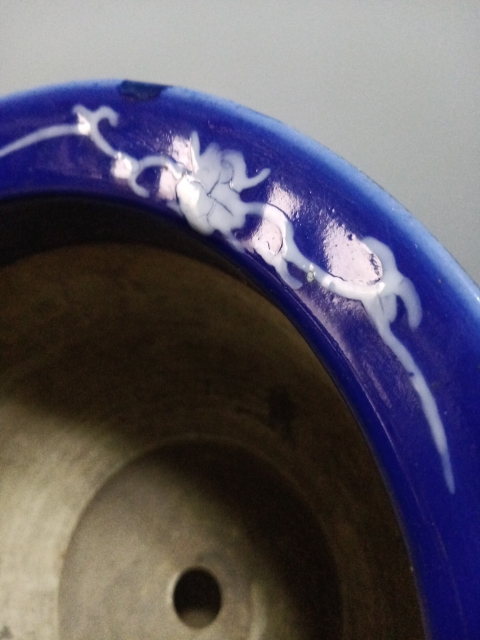 古玩陶瓷清中期，霽藍釉堆白花卉紋花盆拍賣，當(dāng)前價格5555元