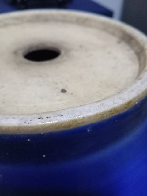 古玩陶瓷清中期，霽藍釉堆白花卉紋花盆拍賣，當(dāng)前價格5555元