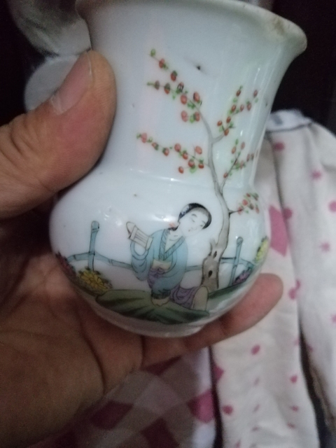 古玩陶瓷仕女紋渣斗拍賣，當(dāng)前價格1799元