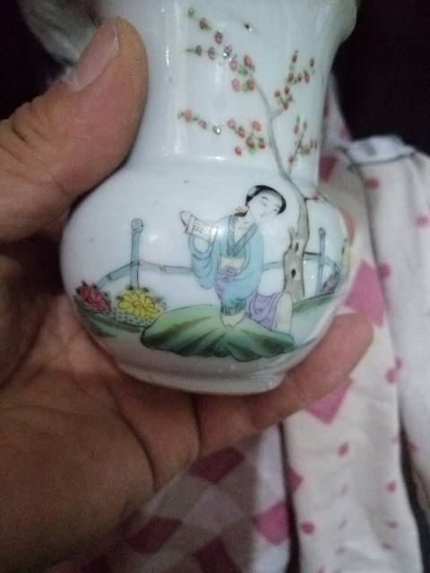 古玩陶瓷仕女紋渣斗拍賣，當(dāng)前價格1799元