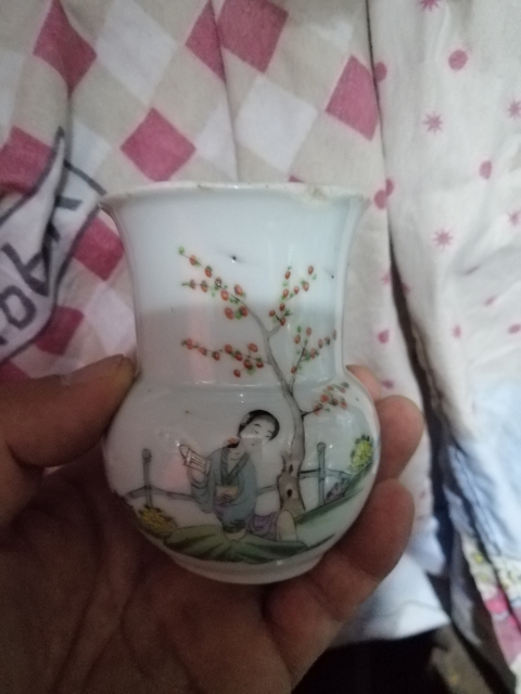 古玩陶瓷仕女紋渣斗拍賣，當(dāng)前價格1799元