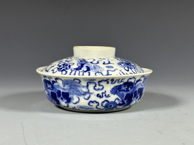 古玩陶瓷清晚期·青花四獅子同堂紋蓋碗拍賣，當前價格5000元