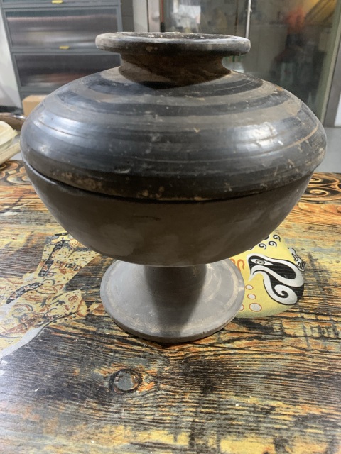 古玩陶瓷戰(zhàn)漢館藏級精品灰陶磨光大豆罐拍賣,當(dāng)前價格5800元