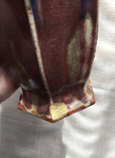 古玩陶瓷清中晚期·窯變紅釉 三陽開泰品種六方瓶拍賣，當(dāng)前價格3000元