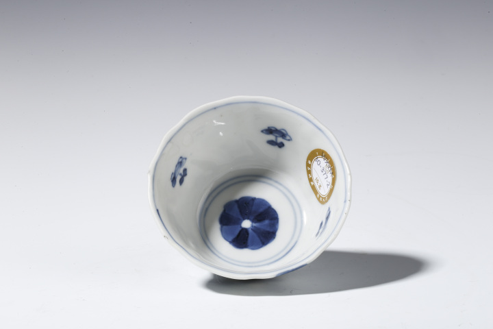 古玩陶瓷·青花開窗山水人物花卉紋花口杯碟
真品鑒賞圖