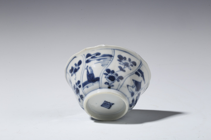 古玩陶瓷·青花開窗山水人物花卉紋花口杯碟
真品鑒賞圖