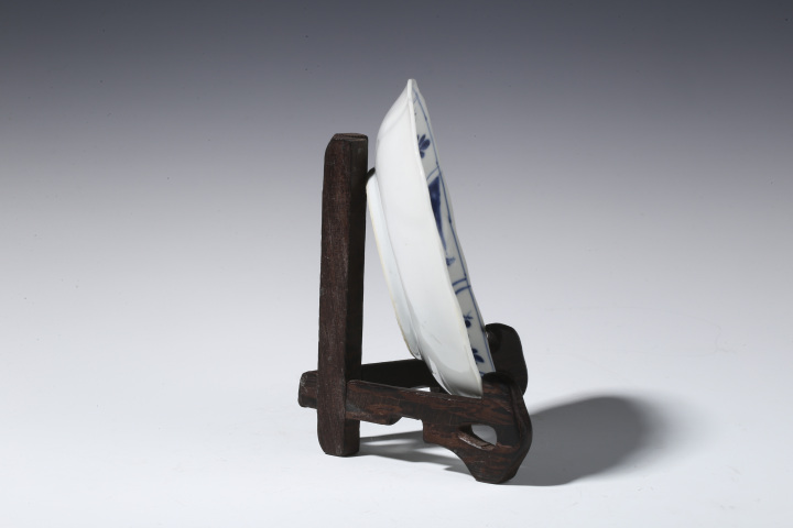 古玩陶瓷·青花開窗山水人物花卉紋花口杯碟
真品鑒賞圖