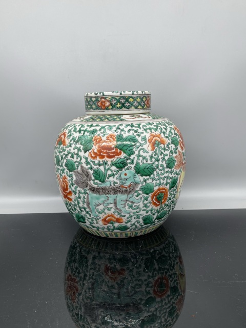 古玩陶瓷清代花間獅子紋五彩蓋罐拍賣,當(dāng)前價(jià)格15800元