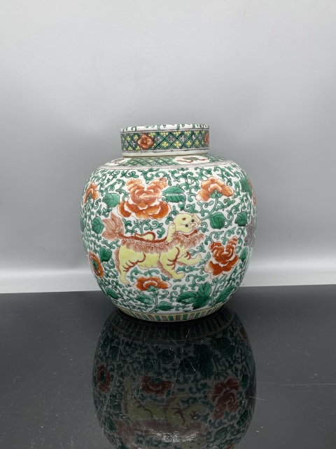 古玩陶瓷清代花間獅子紋五彩蓋罐拍賣,當(dāng)前價(jià)格15800元