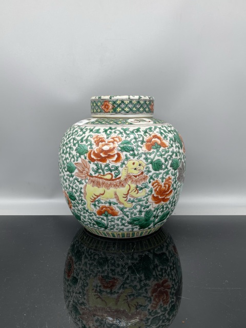 古玩陶瓷清代花間獅子紋五彩蓋罐拍賣,當(dāng)前價(jià)格15800元