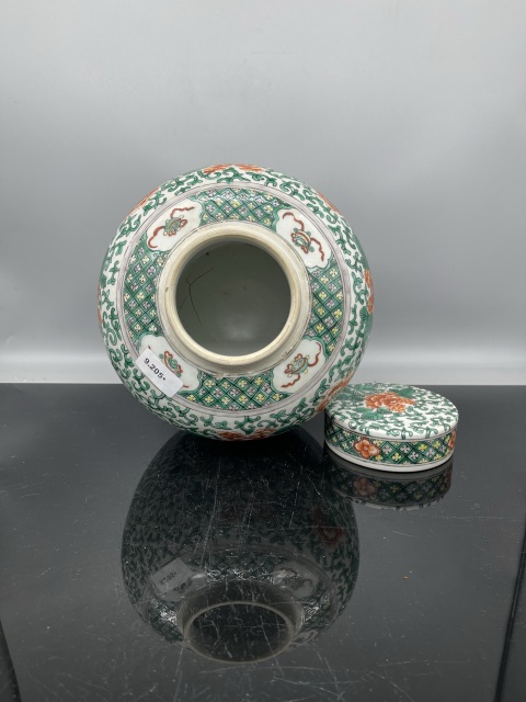 古玩陶瓷清代花間獅子紋五彩蓋罐拍賣,當(dāng)前價(jià)格15800元