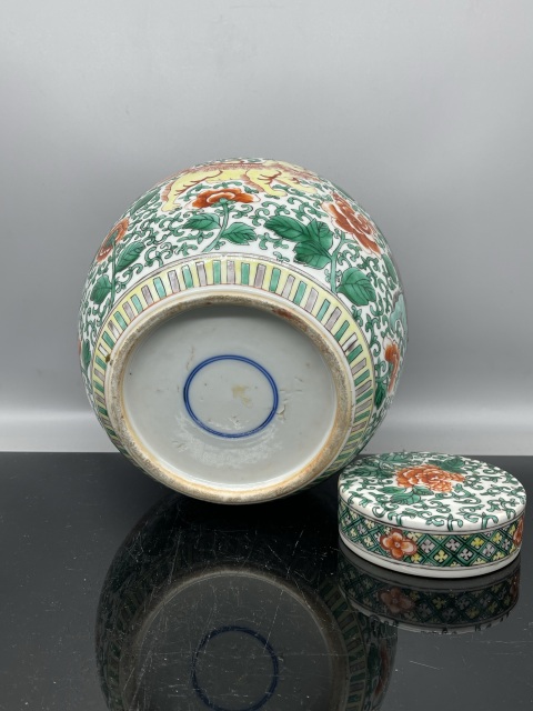 古玩陶瓷清代花間獅子紋五彩蓋罐拍賣,當(dāng)前價(jià)格15800元