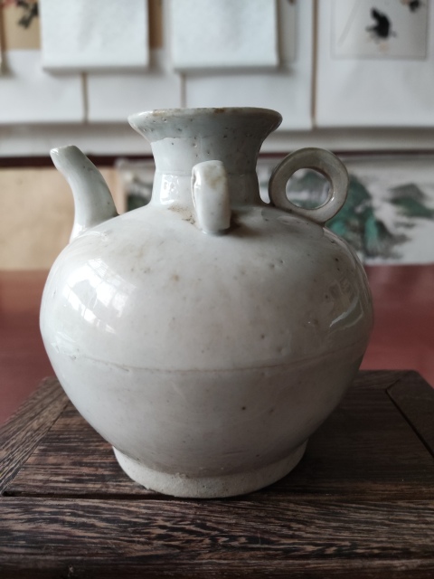 古玩陶瓷清代白釉三系壺拍賣,當(dāng)前價(jià)格188元