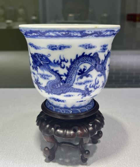 古玩陶瓷青花趕珠龍紋仰鐘形花缸拍賣,當(dāng)前價格10888元