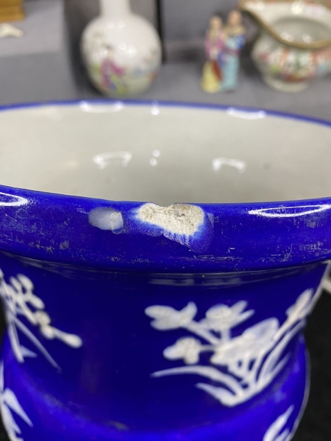 古玩陶瓷霽藍(lán)釉堆白花卉紋渣斗拍賣,當(dāng)前價格6500元