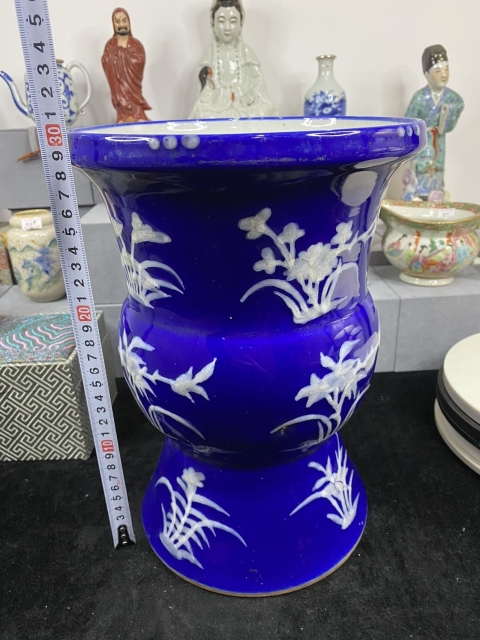 古玩陶瓷霽藍(lán)釉堆白花卉紋渣斗拍賣,當(dāng)前價格6500元