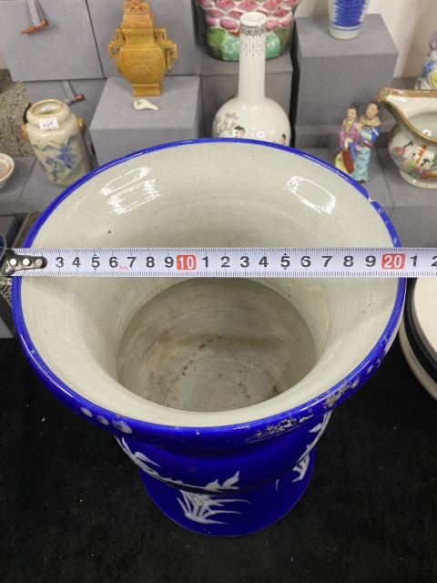 古玩陶瓷霽藍(lán)釉堆白花卉紋渣斗拍賣,當(dāng)前價格6500元